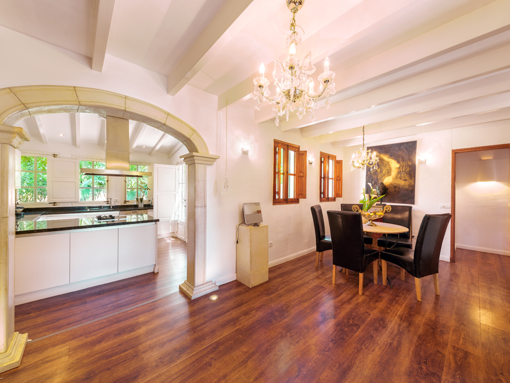 EV_SantaMaria's tweet photo. This unique country house is located in the wine-growing area between Binissalem and Alaro and offers easy access to Palma.  The property includes a tennis court and a Jacuzzi. Watch the virtual tour: https://t.co/tambELONLY

For more information: https://t.co/kuopDFXv8Q https://t.co/pRD74ZfADV