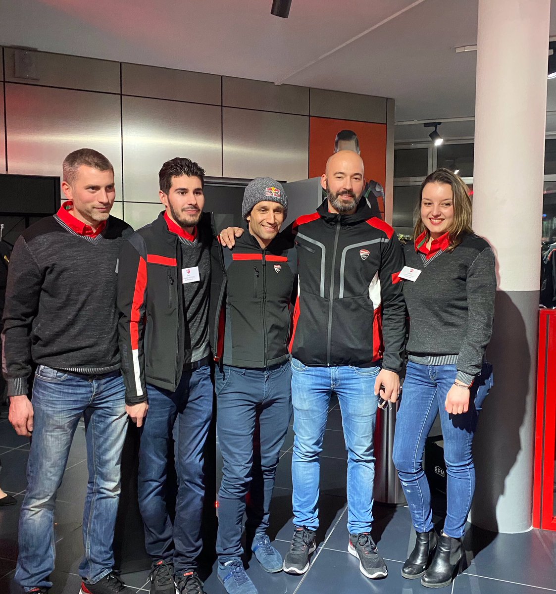DucatiFrance's tweet photo. Ducati West Europe félicite Patrick Bornhauser et l’équipe de Strada Motors pour la très belle soirée d’inauguration de #DucatiNantes, avec la présence exceptionnelle de @PCiabatti, Directeur sportif de #DucatiCorse et Johann Zarco.
#DucatiStore #ForzaDucati #GroupeBPM https://t.co/RRbbh65t1S