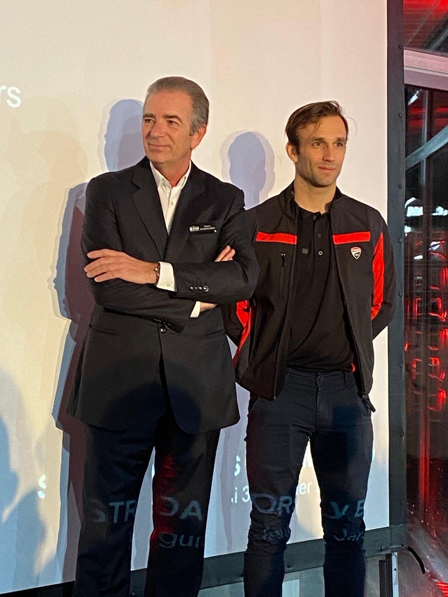 DucatiFrance's tweet photo. Ducati West Europe félicite Patrick Bornhauser et l’équipe de Strada Motors pour la très belle soirée d’inauguration de #DucatiNantes, avec la présence exceptionnelle de @PCiabatti, Directeur sportif de #DucatiCorse et Johann Zarco.
#DucatiStore #ForzaDucati #GroupeBPM https://t.co/RRbbh65t1S