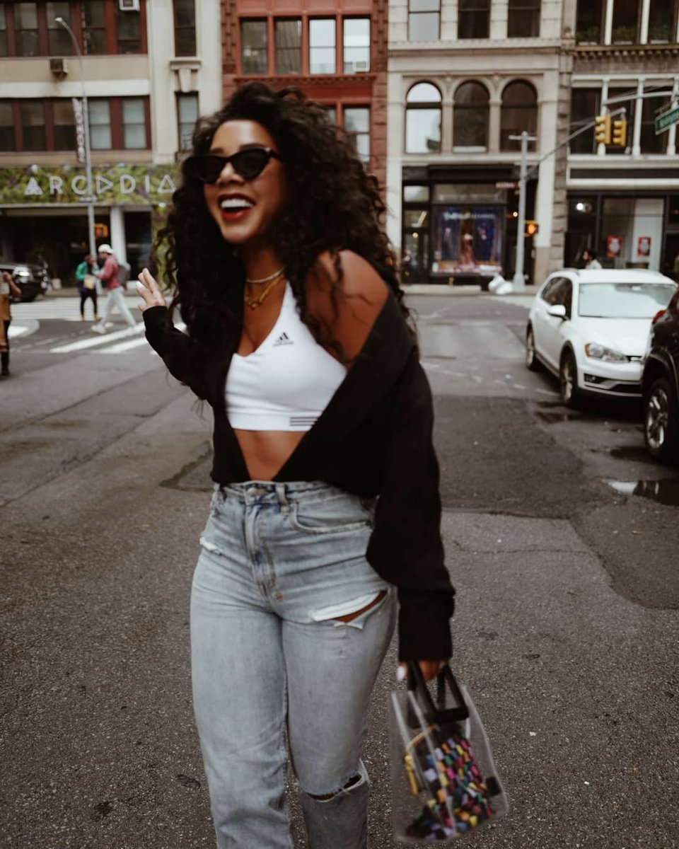 Weekend dose of street style OOTD from our queen, @hannahbronfman ❤️ Who else loves this outfit? 🙋