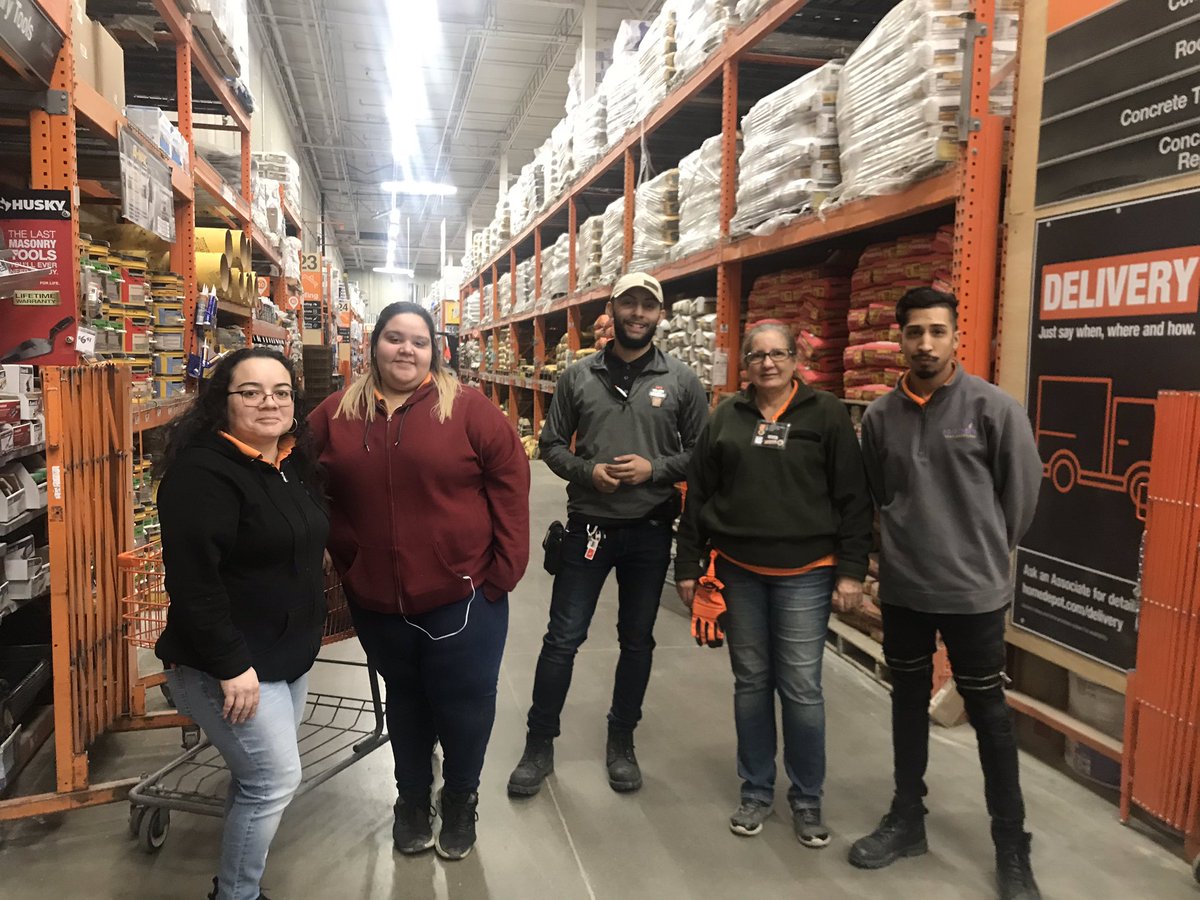 LatishaChicago's tweet photo. Working together with Josh and his Team at @HomeDepot 1974.  Training on the importance of Bay Integrity and Stock Rotation. Thank You Team for your help and support 🙌🏾 @Monica_Lindsey1 #SikaProSelect https://t.co/jVJu1A0jzh