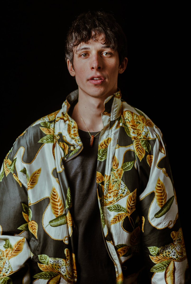 Uploaded a live version of Radiate to YT. Also got a surprise for you sooner thank you think, stay tuned 😉♥️

smarturl.it/fyh_radiatelive