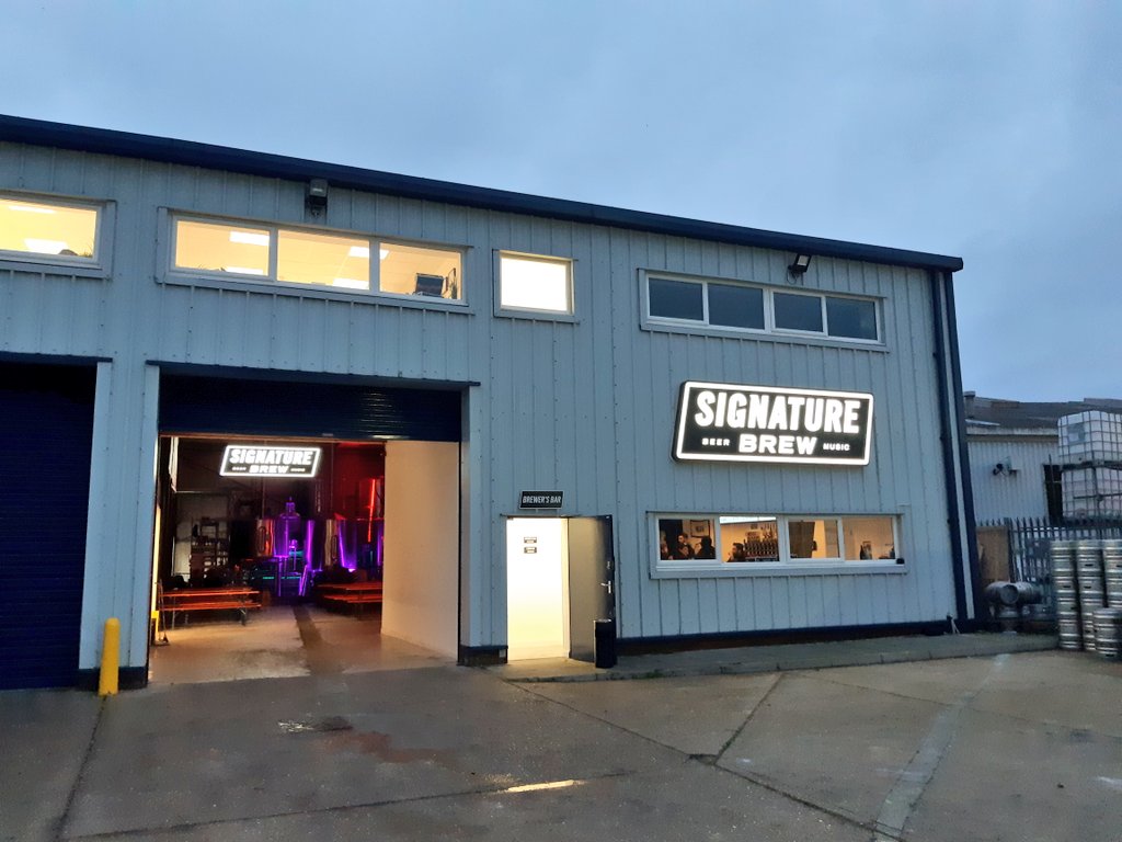 Stephen Harris (@harris1881) on Twitter photo Making a first visit to the very impressive new Signature Brewery taproom in #walthamstow
The Big Beat certainly tickled my tastebuds. <a href="/SignatureBrew/">Signature Brew</a> Making a first visit to the very impressive new Signature Brewery taproom in #walthamstow
The Big Beat certainly tickled my tastebuds. <a href="/SignatureBrew/">Signature Brew</a>