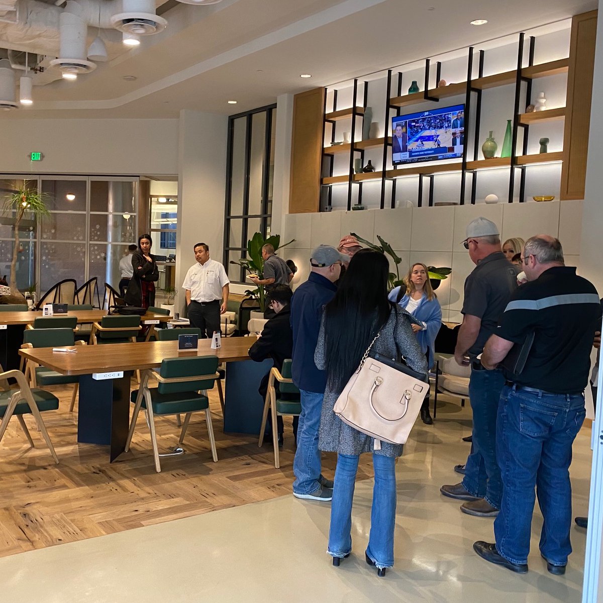 RiseBuildings's tweet photo. #RiseGoesLive in the #HughesCenter @eq_office in #LasVegas, elevating the tenant experience through their amazing new building app which is #PoweredbyRiseBuildings. We love this partnership, and look forward to sharing more from #RiseLasVegas.
#RiseBuildings #ElevateYourProperty https://t.co/zU4IbKbItH