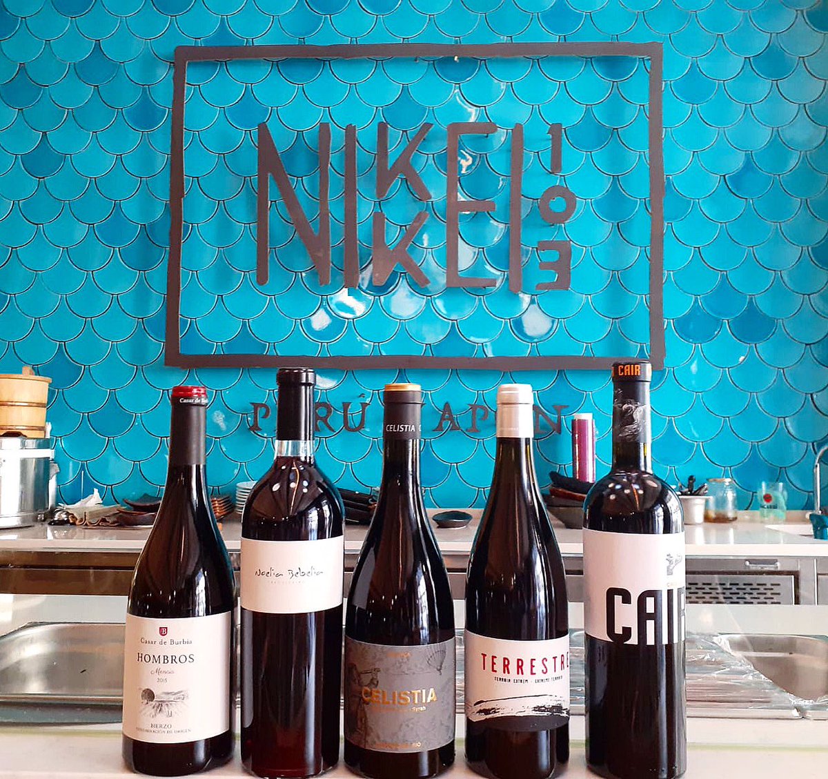 Disfrutar de la cocina 'nikkei' (peruano-japonesa) 🥢 del chef Gustavo Sugay y los vinos de #vincelonandfriends es un verdadero placer.
.
Fusión y armonía entre aromas y sabores 🔝, muchas gracias amigos 🍷!