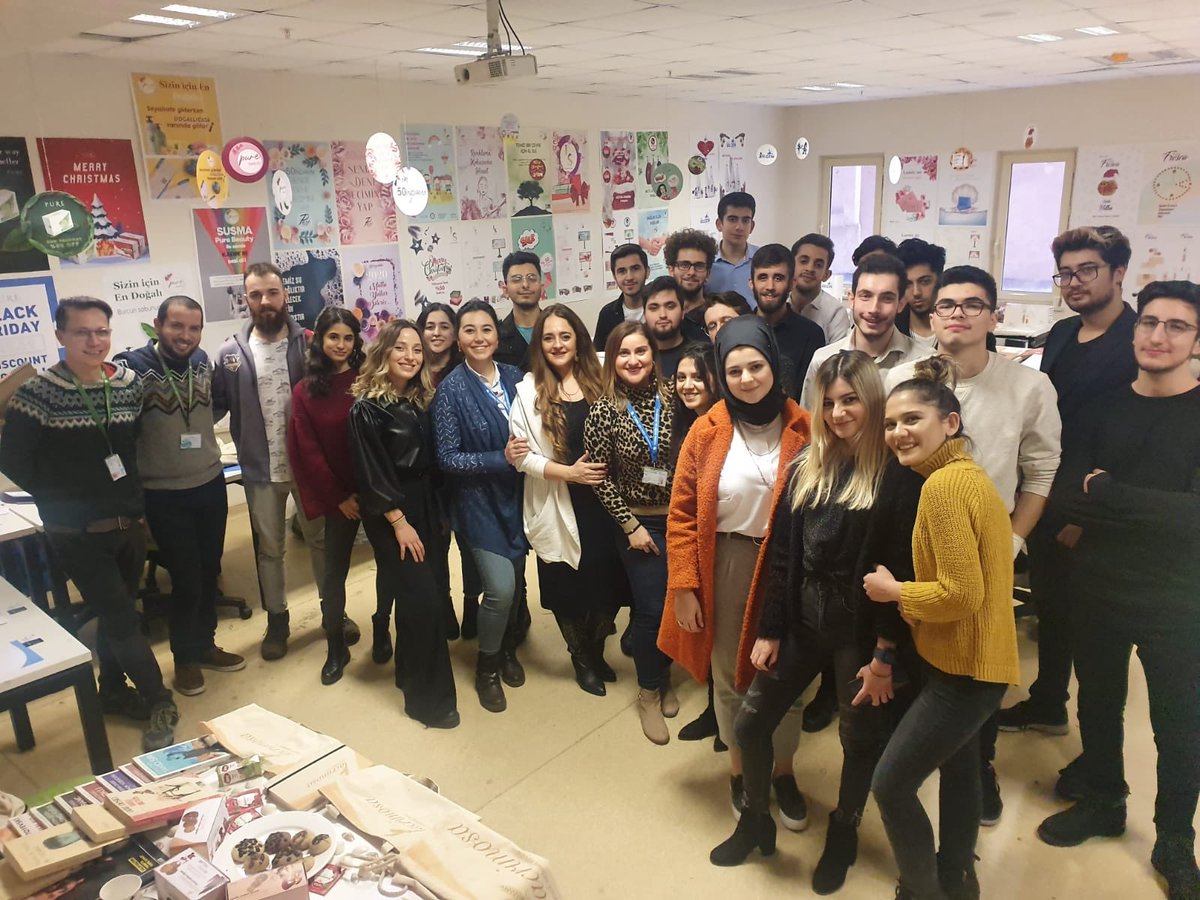 sislimyo's tweet photo. Grafik Tasarımı 2. sınıf öğrencilerimiz hazırladıkları kurumsal kimlik ve ambalaj tasarımlarının sunumlarını yaptı ☺️

#ŞişliMeslekYüksekokulu https://t.co/WHHYN2cKyp