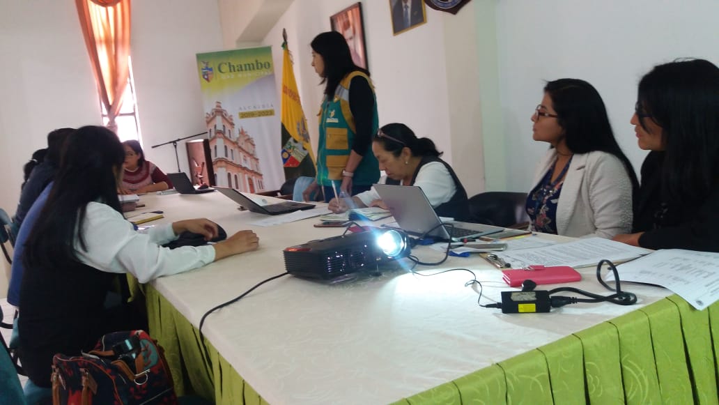 PontonRamiro's tweet photo. #CHIMBORAZO | MIES lidera Mesa Técnica para Erradicar la Desnutrición Infantil en el cantón Chambo. Durante la jornada se informó sobre la ficha de vulnerabilidad y el registro social que son parte de la metodología general para la implementación de Misión Ternura. https://t.co/2ntykV5cKP