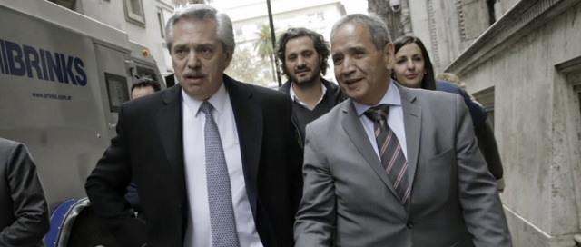 nachomdeo's tweet photo. Palazzo es uno de los sindicalistas mas cercanos a la presidencia. Y uno de los mas afectados por el Alzheimer políticos. 
Es cierto que iban a llenar las heladeras. Las heladeras de las morgues. . https://t.co/5BrNkFmaLU