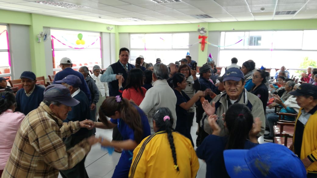 PontonRamiro's tweet photo. #CHIMBORAZO | Este 31 de enero en el Centro Gerontológico (CAIAM) Guano, con alegría y entusiasmo celebramos el cumpleaños de varios adultos mayores. Ratificamos el compromiso que el MIES tiene con nuestros Adultos Mayores. https://t.co/CHGMW4Ki3c