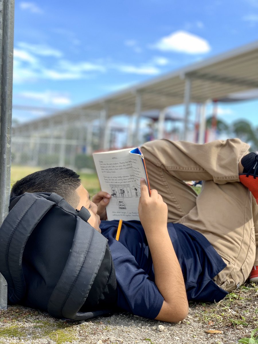 MrsCsAllStars's tweet photo. Letting our imagination soar for reading in the park #literacyweek #nature #theyreusedtothepaparazzi @MDE_Stars @FletcherReads @collierschools @Scholastic https://t.co/HHeVpozoUz