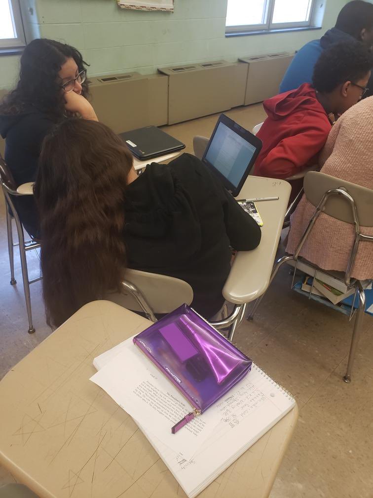 ScottMSTeam7B's tweet photo. Mrs. Castagna ELA scholars working diligently on their Theme and Mood Escape room...WHO WILL SURVIVE?! #ToneandMood #connections #schk12 @SMSHammond  @guidance_ms https://t.co/TCGYTxr2Z0