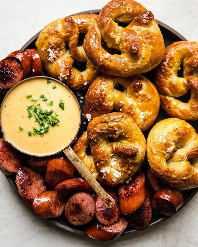Superbowl season is also known (in our homes) as DIP season, friends. This warm, melty beer-cheese dip is made with two kinds of cheddar cheese and your favorite pilsner, creating a rich and creamy fondue-like dip perfect for slathering on, spicy Kielbas… ift.tt/36KH3Yz