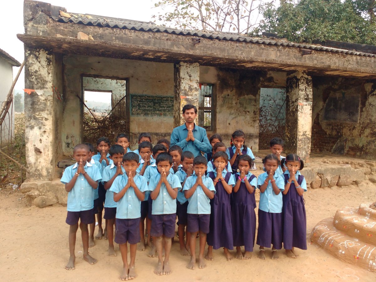 fasi_adeeb's tweet photo. This School is from MPPS Kadekal, Wazeedu mdl, Mulugu dist.
The present situation of school is so bad the children request the @TelanganaCMO @KTRTRS to plz provide the needful from the #Telangana Government.

@CoreenaSuares2 @umasudhir @HiHyderabad @MPsantoshtrs Source:@sumansre https://t.co/mmNbYZiWfc