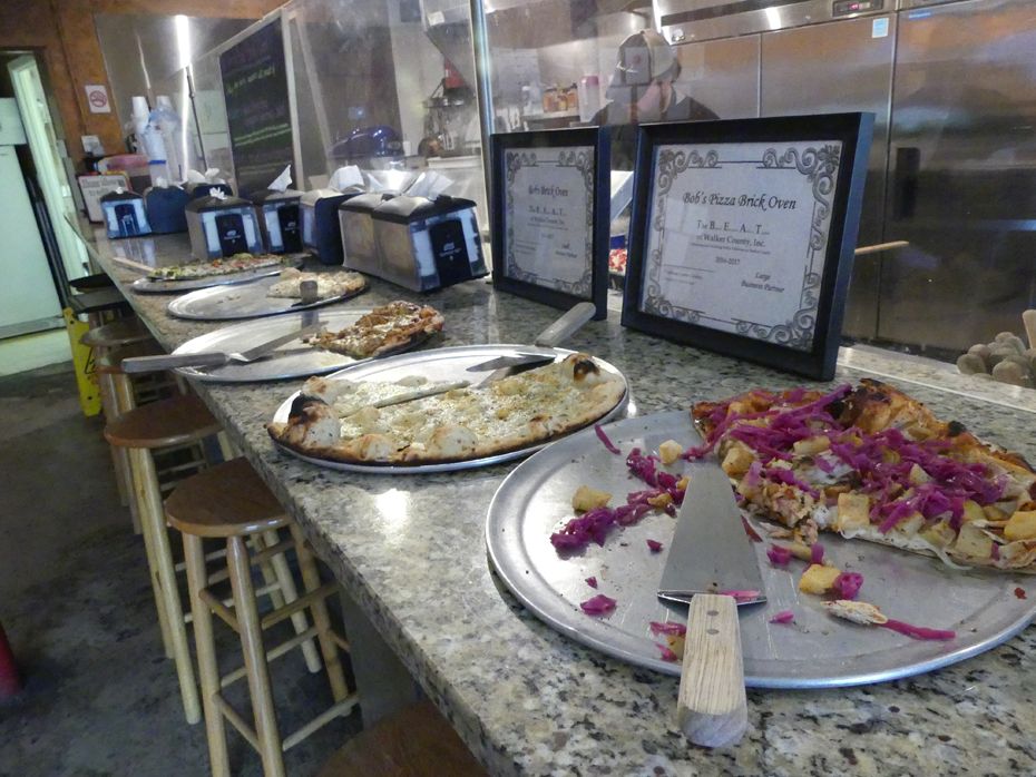 katywalls's tweet photo. Chuckwagon Roundup-- #Pizza and #Beer seem to go together but there is so much more to the story. https://t.co/Qd5PBORhqm #FoodieFriday #VisitGeorgia #VisitBham #VisitSouthCarolina #VisitNorthCarolina #Rt66 #IFWTWA https://t.co/Q4VfB2oOPA