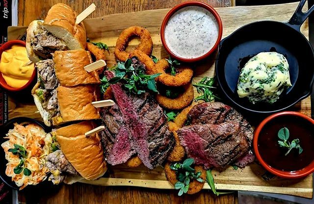Ko s prijateljem delite Buenos Aires plato, je to prav posebno doživetje. Pljučni in rostbif steak ter Philly cheesesteak zadovoljijo še tako zahtevnega gosta. 🍔🤗🤗👌👌🤩
#plate #meating #meatingmaribor #visitmaribor #maribor #steak #philly #cheesesteak ift.tt/31nNm3n