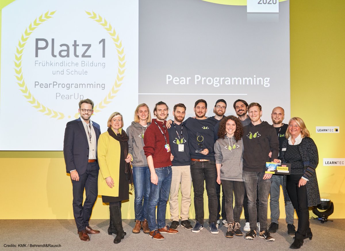 UniOsnabrueck's tweet photo. #LearnTec2020 - Innovationspreis für digitale Bildung geht an Projektteam @ProgrammingPear der #UniOsnabrück für die Game-basierte Lernplattform #PearUp
https://t.co/HW2rLcSywE @learntec_news @nm_nordmedia #delina Preis #innovation #UOSforschung #UOSnews https://t.co/s1T2LLGjng
