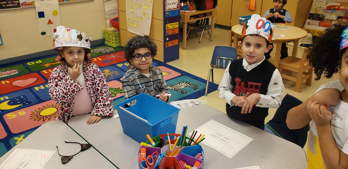 Harnewhawk's tweet photo. Happy 100 days of school! #RSD122CARES #harnewcares https://t.co/9IWn5cP2dk