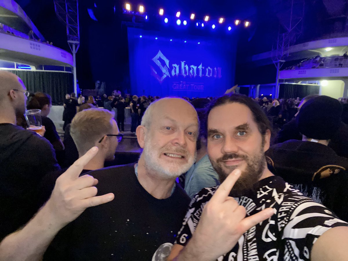 horus424's tweet photo. @meertext  @mimimibe @lilliratte  Rainers erstes Heavykonzert! @Fischblog  #sabaton https://t.co/McSUQ9uvGn