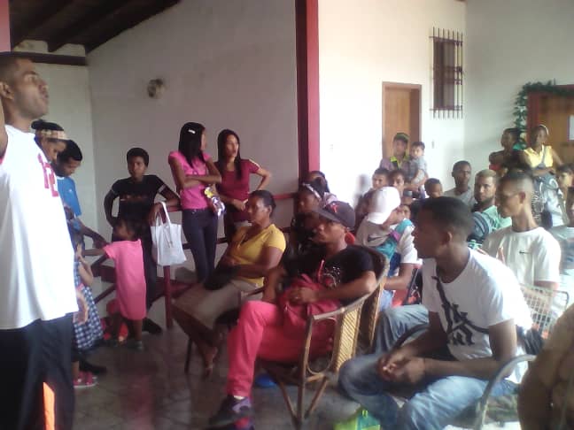 MirandinosPSUV's tweet photo. #EnFotos 📸 | ¡IMPARABLES! Nuestra militancia en el municipio Páez sigue creciendo, cada vez más hombres y mujeres se unen al @PartidoPSUV. 

#PsuvMiranda #SacaTuCarnetPSUV https://t.co/AM3ngL1l9w