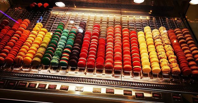 SocialPepperNL's tweet photo. Macarones in Maastricht.
.
.
.
#maastricht #snoep #eten https://t.co/BDSLKQSCu5 https://t.co/pRWWn5jpxO
