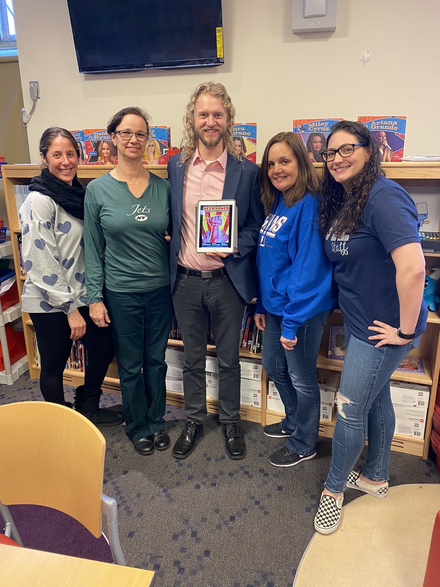 staceyrappaport's tweet photo. @PS22si co-contributing teachers to @TheSocialCore newest book #peerpower with @isaacjwells @SIBOD31 @MLDonath @ExecSupALodico @vgallassio #collaboration https://t.co/tHaDrUTIKN