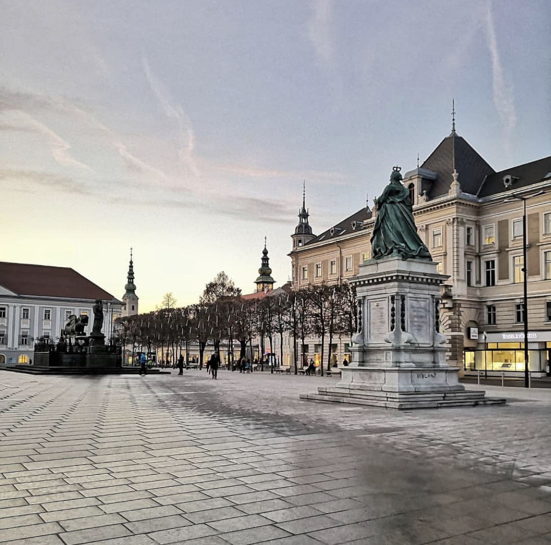 TheLoreCompany's tweet photo. Klagenfurt is a small town that lies in the south of Austria, close to the border with Slovenia and Italy. You probably never heard of it, but you should!

https://t.co/nOEfYYdW9Z https://t.co/bAws5aFWI9