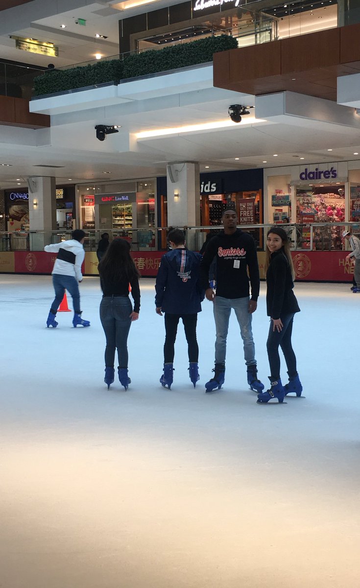 2020_NHECHS's tweet photo. Senior winter bonding event, ice skating at the galleria ❄️ https://t.co/2WBDLiJXtD