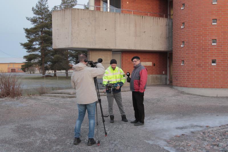 MarjoHeikkila6's tweet photo. Yle kävi tekemässä reportaasin Centrian droneosaamisesta. Katso Yle Uutiset Pohjois-Suomi Yle Areenassa: https://t.co/KQuJTVU8bp #centriadronelab #AA3D #5gpriorityproject #yle #centriatki #centriaamk https://t.co/JeBgVBQQ8j