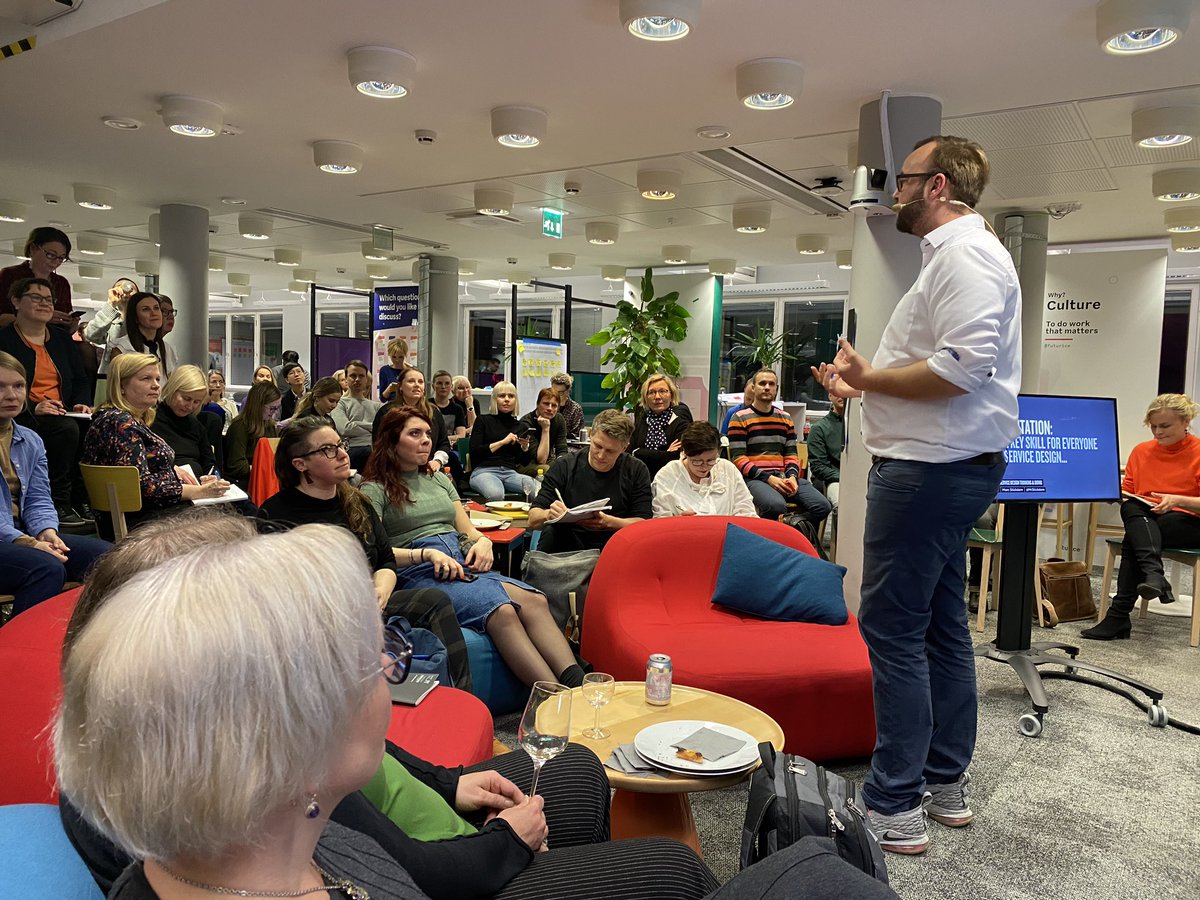 Full house with @MrStickdorn on journey map ops <a href="/SDNetwork/">Service Design Network</a> #palvelumuotoilu