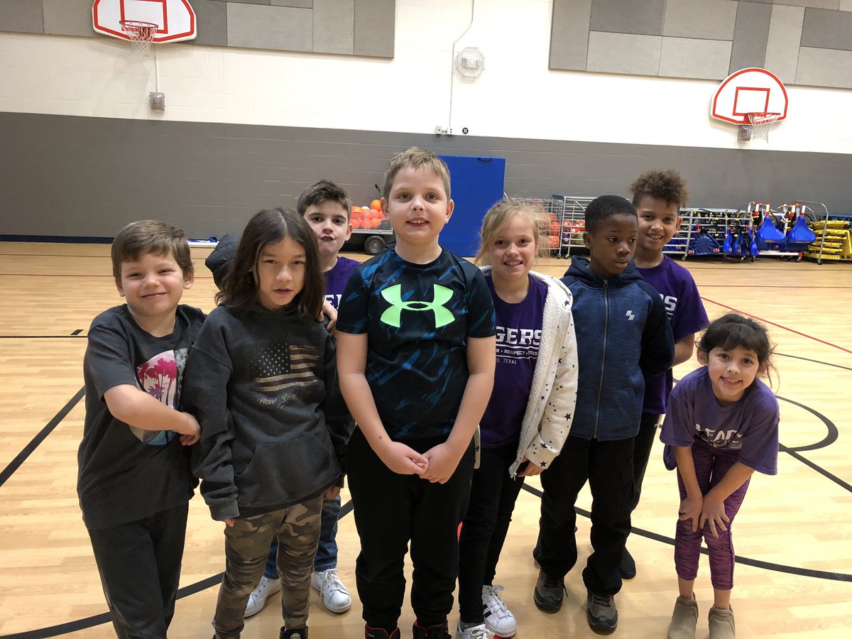 Rogers3rdGrade's tweet photo. Love seeing these sweet students celebrate the 100th day of school ❤️#RogersFrisco2019 https://t.co/xlmKQOL6ZK