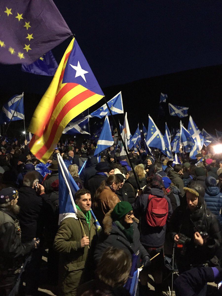bbclornag's tweet photo. Pro EU movement gathering outside Scottish Parliament, many hundreds here already ahead of candlelit  #LeavethelightonforScotland vigil later this evening https://t.co/vsMIx35GUP
