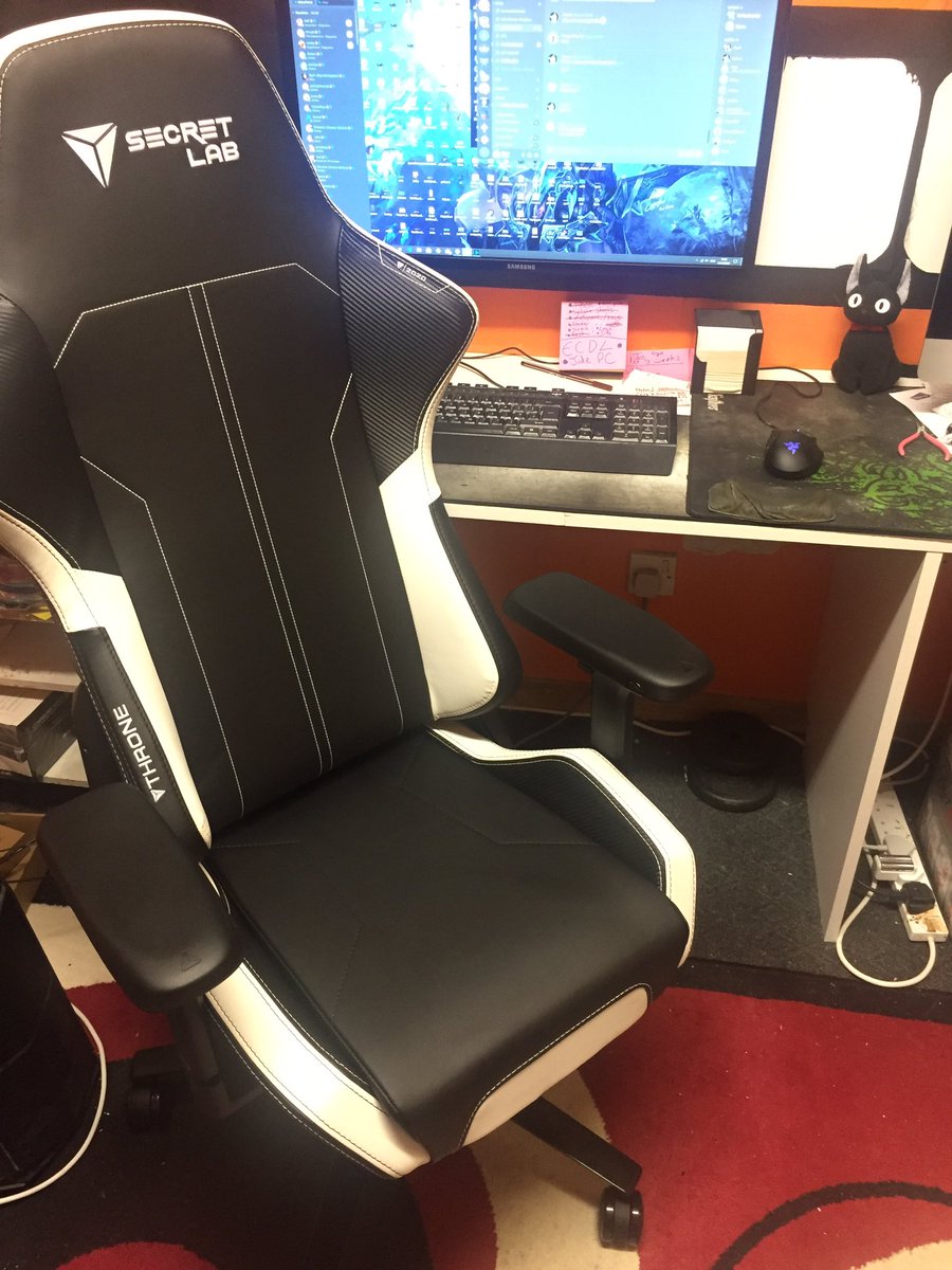 Drawntofantasy's tweet image. My old computer chair broke (after just 2 years) and now I’ve decided to upgrade to a reliable brand with free 5 year warranty xD
So comfortable ^^
#secretlab @secretlabchairs