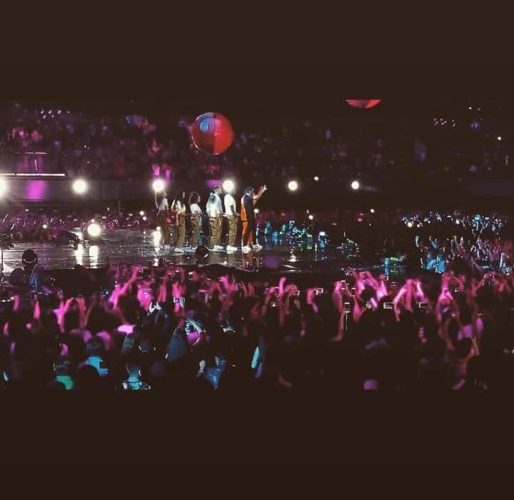 AdoreYou_Sweett's tweet photo. 𝐈 𝐦𝐞𝐭 @Harry_Styles @NiallOfficial @Louis_Tomlinson @LiamPayne In the last two years, after being with them almost 10 years🥰
They are my engine of life, my angels, my world🥺❤️🇲🇽 https://t.co/ULzJRUymCK