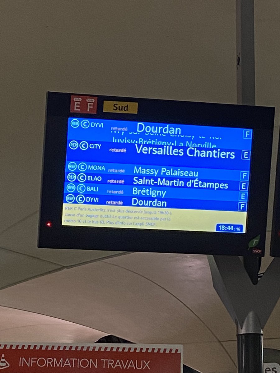 Laura_Tyr's tweet photo. @RERC_SNCF Normalement ? Vous rigolez. https://t.co/1SnGI2p9tI