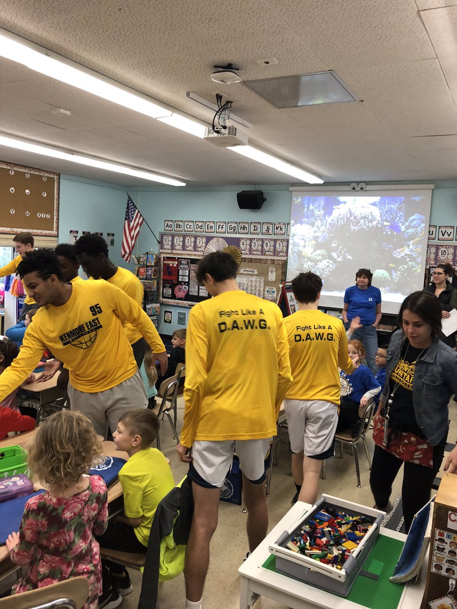 KenEastHoops's tweet photo. Many memories made at our 1st annual Bulldogs Basketball Day at Edison Elementary! 🏀🐶

Thank you to Miss Eichinger’s class for reading with us, and the entire 4th grade for rooting us on!👏🎉

#95 #fightlikeaDAWG

@centercourt42 @WNYAthletics @wnyhoopmania @KenTonAthletics https://t.co/l0nBlVIktf