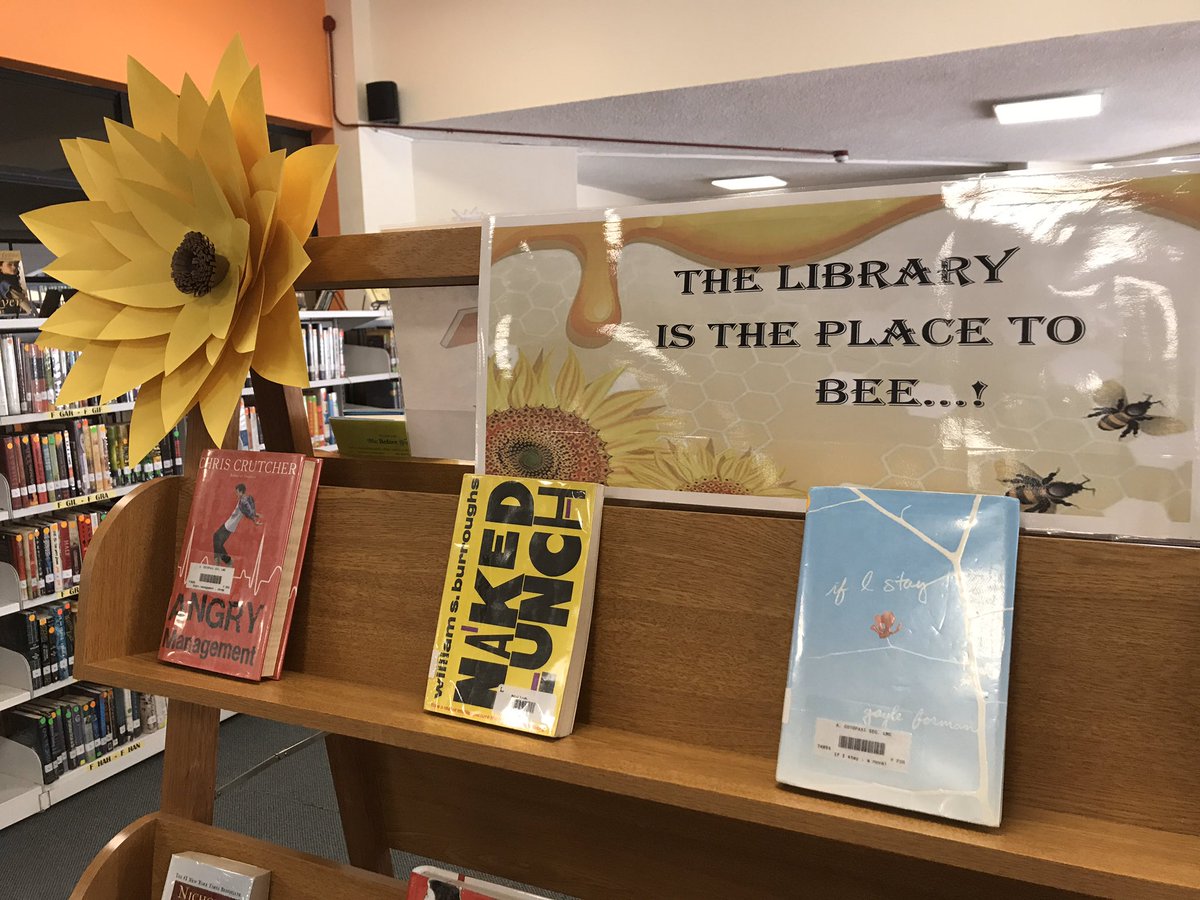 LauraLosch's tweet photo. Everything is coming up flowers in the library! @acotopaxi #checkoutagoodbook https://t.co/NfcLqDe0ML