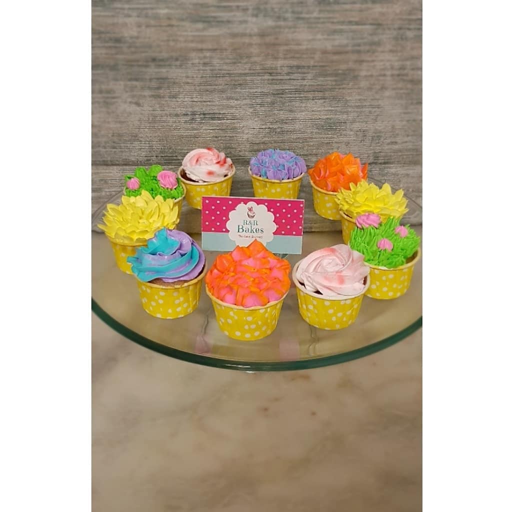 Say how do you say cake in your language? 

#cakes #cupcakes #floralcake #Ahmedabad #foodnetworkkitchen #foodblogger #FoodieFriday #jaincake #eggless