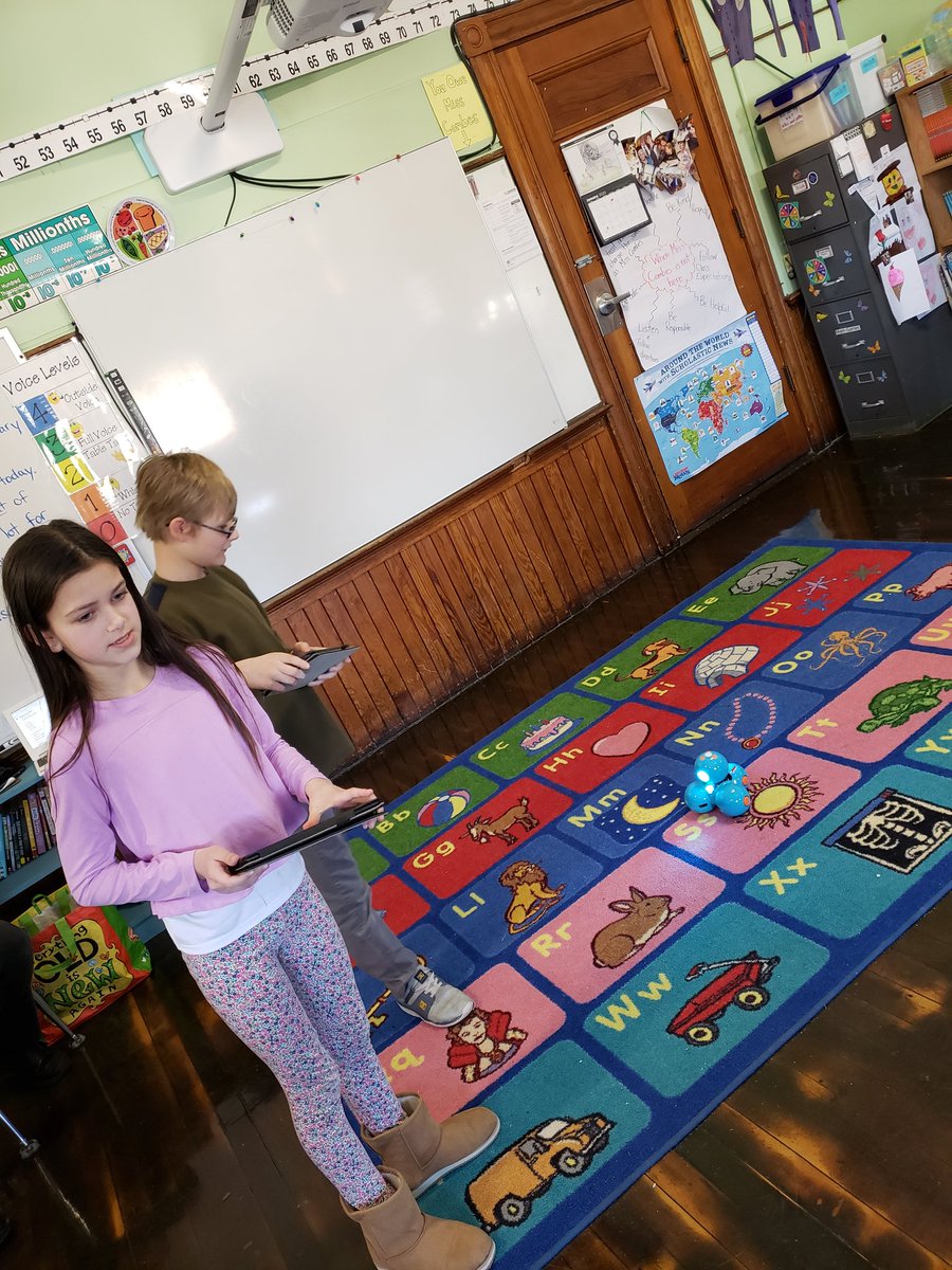 B_Combes's tweet image. #coding #codingrobots #stem #technologyclass #beeamazing #21stcenturylearning @SchoolStreetRSD @RochNHSchool