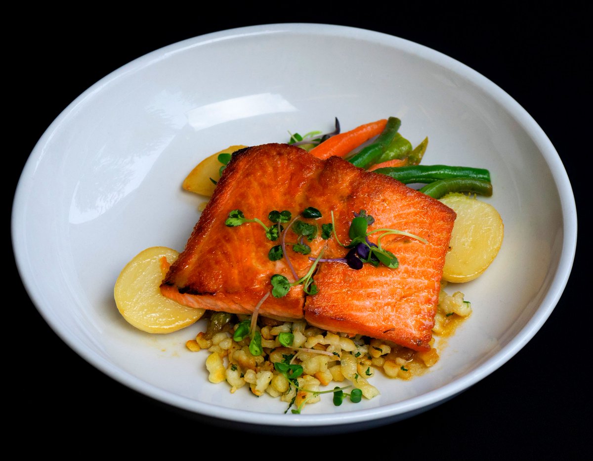 apronyvr's tweet photo. Savour west coast flavours, with our Wild Pacific Salmon 🤤 Book your table today! https://t.co/e36o81WoCX