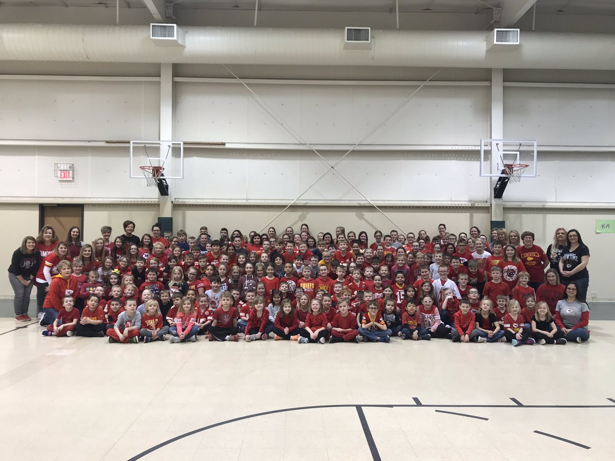 KarenMoeder's tweet photo. Holy Family School in Great Bend, KS is Super Bowl ready!! #ChiefsKingdom #Chiefs @PatrickMahomes @tkelce @Chiefs https://t.co/VoMG5NTzXH
