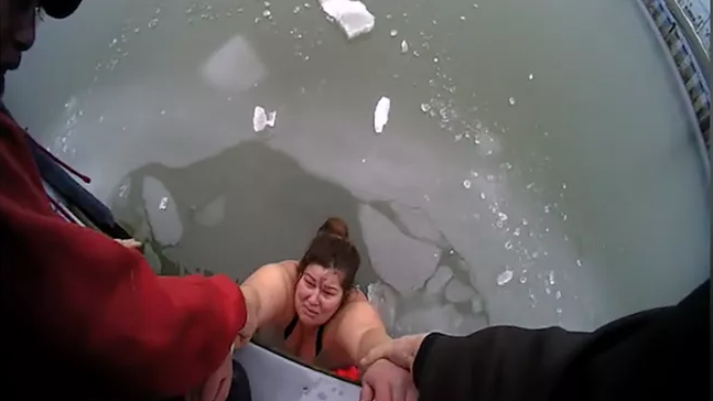 Z100NewYork's tweet photo. Woman Saved From Frozen Lake Gets Body-Shamed Over Rescue Video...❄️
https://t.co/k7vlJVnFBe https://t.co/5h0MZ1Pf9G