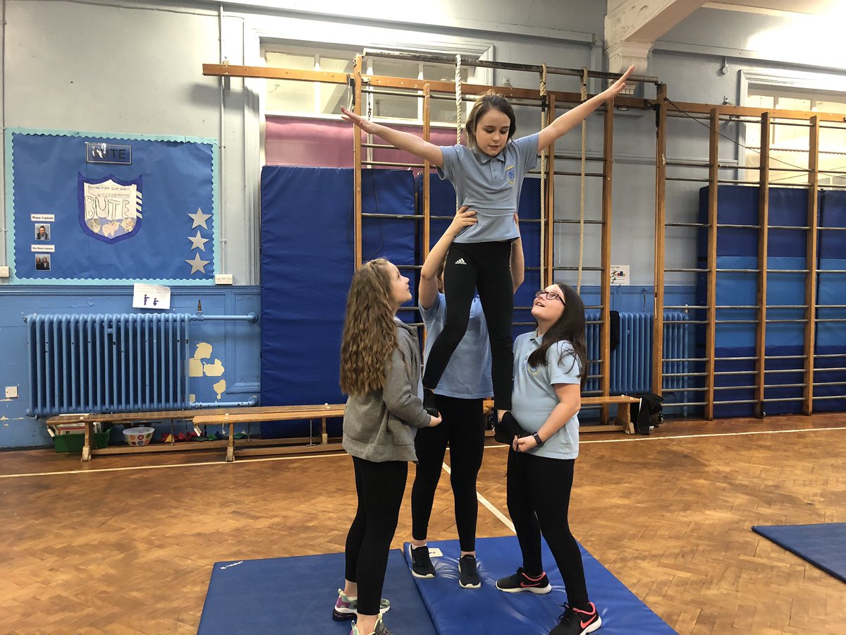 GlencairnpsN's tweet photo. Our after school cheerleading club started today and the coach from @cosmicflames and @NLASC_Regan were very impressed! https://t.co/1cE4OI9yzo