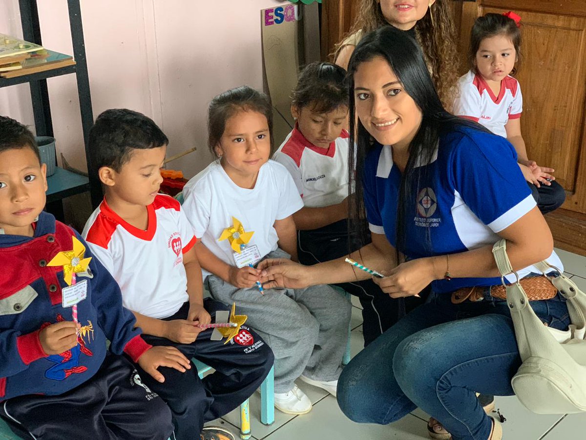 EdgarCuevaV's tweet photo. Agradecemos infinitamente al @itsj_japon por su compromiso con la #EducaciónInclusiva.
Hoy inaguramos el #RincónCienciasNaturales en la Unidad Educativa @fyaecuador del #Distrito23D02 de educación #SantoDomingo. Autoridades, Padres de Familia y Estudiantes #JuntosPorLaInclusión. https://t.co/Iiw5HxTSP5