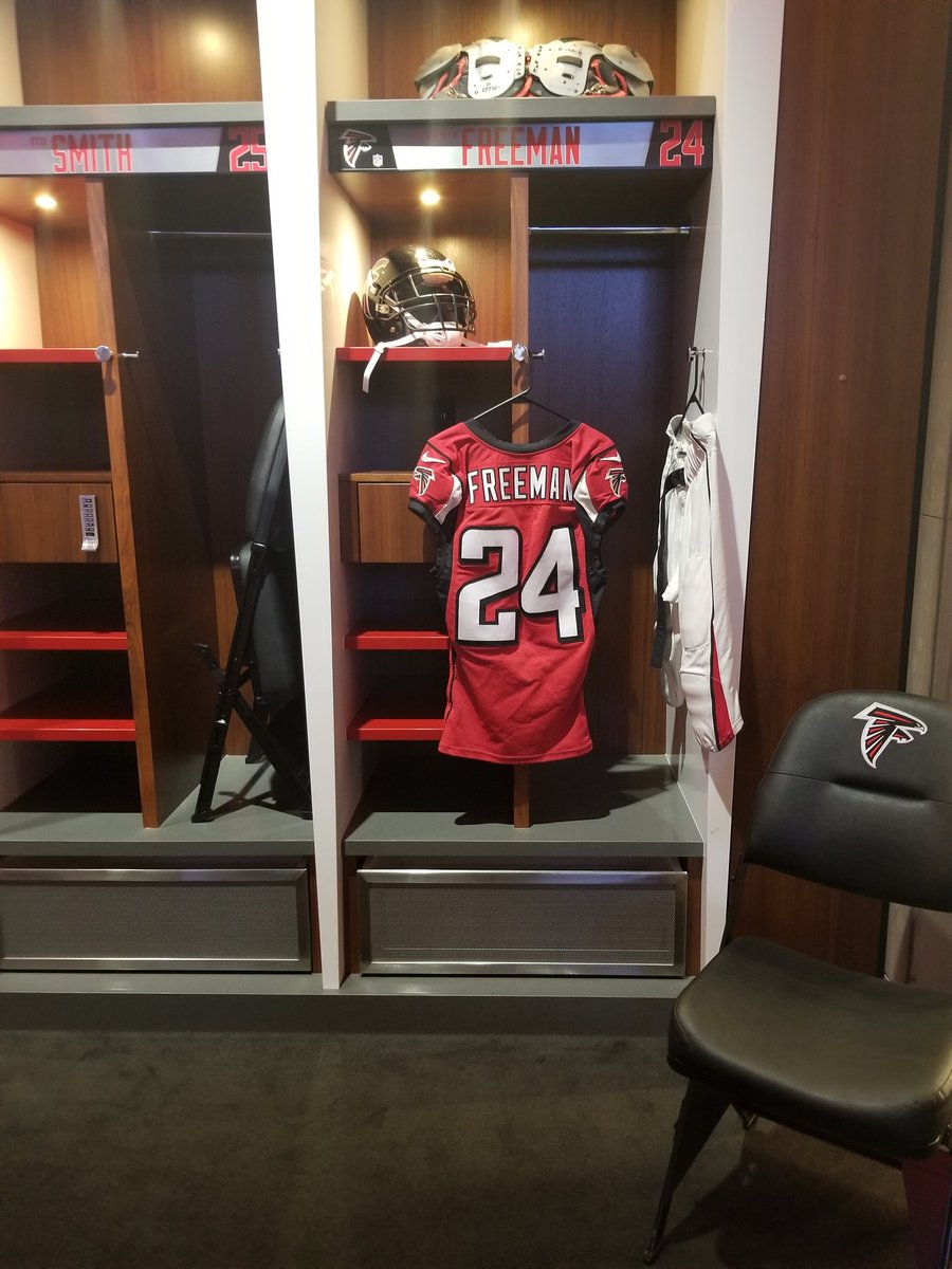 SharonFerrar's tweet photo. Inside the Falcons locker room @MBStadium @roundsb4 https://t.co/PjgWWBeS7O
