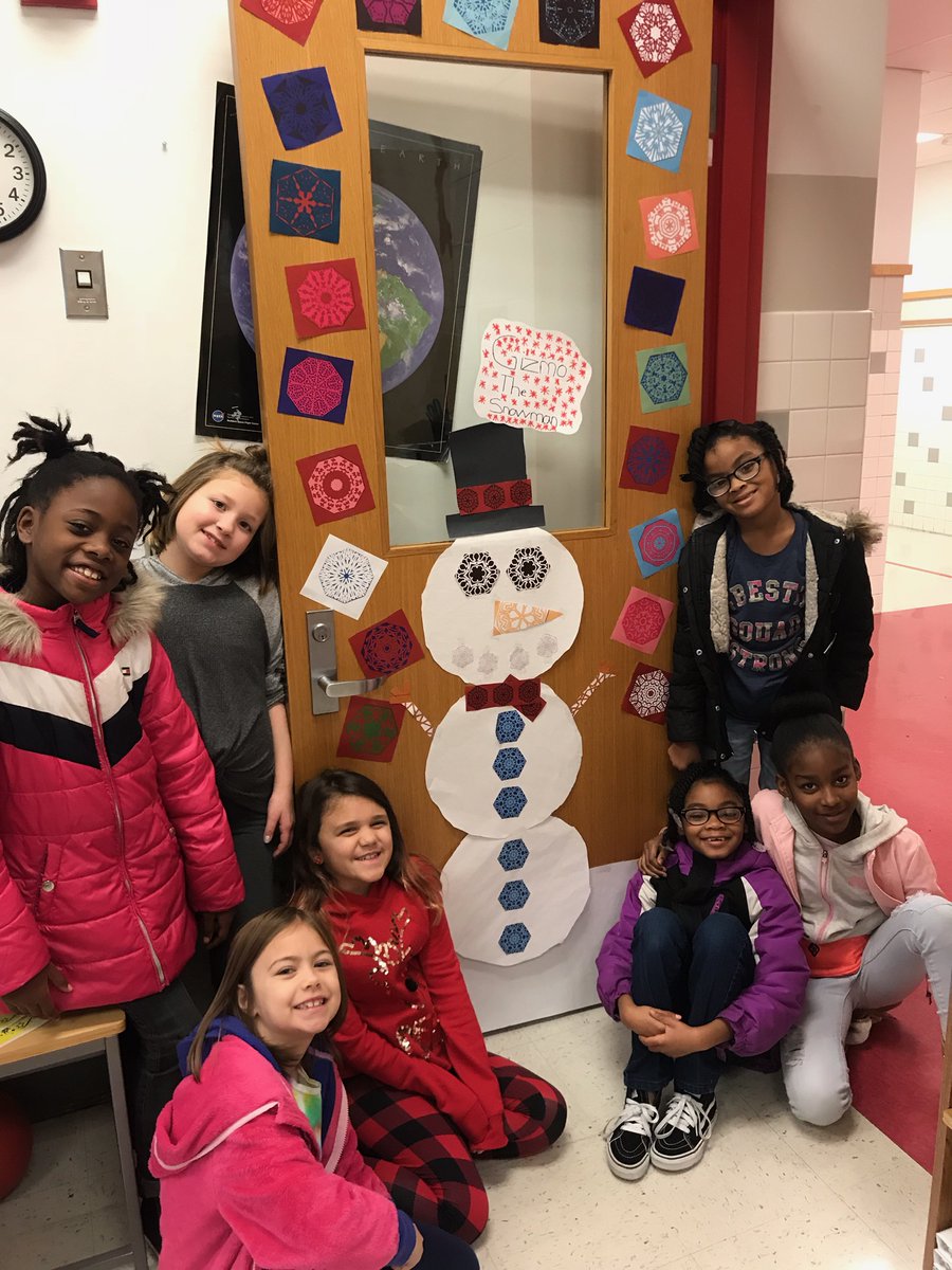 MTAuntie43's tweet image. @Gr3Meehan Ss after creating their own individual snowflakes, used the snowflake maker to create Gizmo the Snowman. 💛🐯💚#makingmathmatter
@JohnTylerElem @fionanichols5 @SthomasMATH @HurdleLee1 @e_jamison0801 @gizmosolution