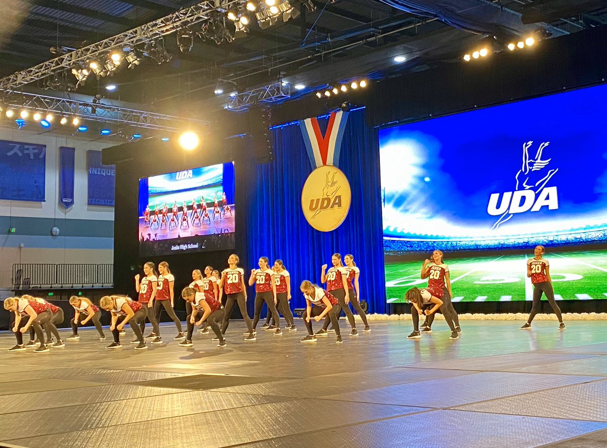 It’s time for some FAN FAVORITES in Large Varsity Gameday Semis! Show em some love and RETWEET your favorite team in this division! <a href="/jenksvarsitypom/">Jenks Varsity Pom</a>