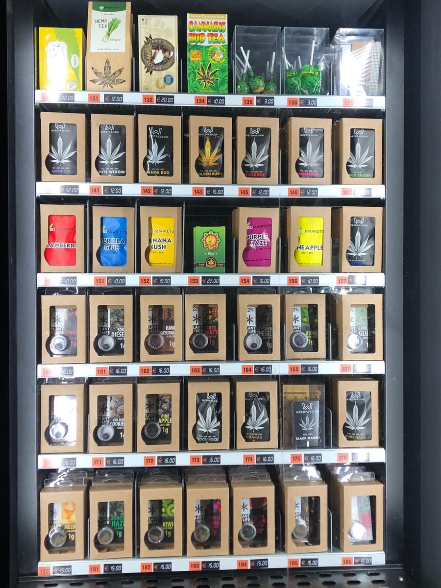 DSantanche's tweet photo. Questo è un distributore di #Cannabis in pieno centro città. Per qualcuno è un apparecchio moderno, utile. Per me una cosa inaccettabile. No alla #droga, sempre! #stopdroga #nocannabisfree https://t.co/BU6DwhVyIL