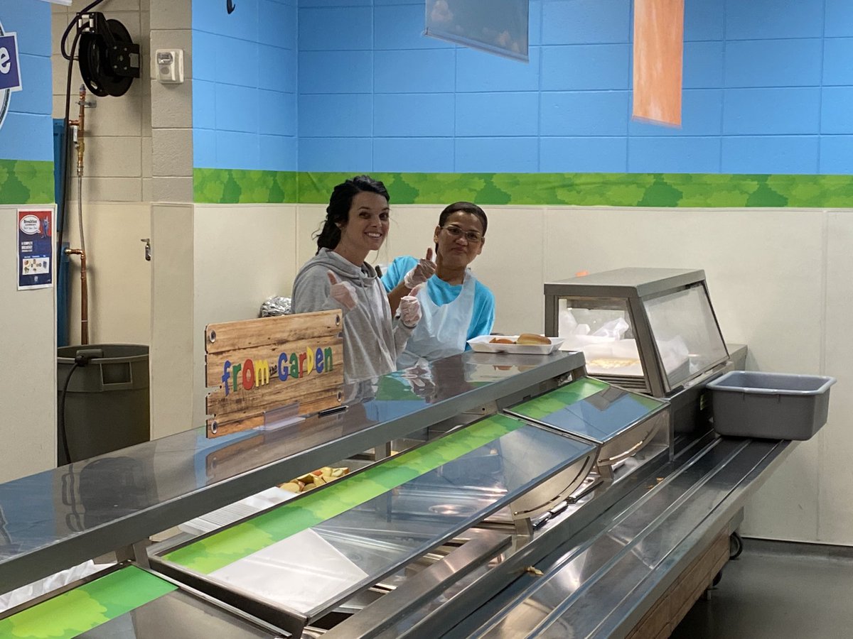 AGScott18's tweet photo. Feed over 600 kids in less than an hour ✅ #AllHandsOnDeck #BREFamily 💙 https://t.co/qGzAdAORb7