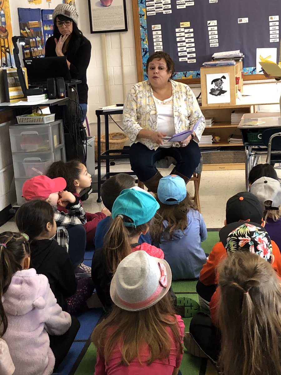 PattyBurnsXFun's tweet photo. “Reading Around the World Event” We had a grandmother who came to a classroom at WWES to read a book in her native language, we are teaching students to be proud of their heritage &amp; teaching acceptance to others @SteveLockard1 @4jsjdrama @CCPSk12 @CCPSPerformance https://t.co/H8xR5XWzyN