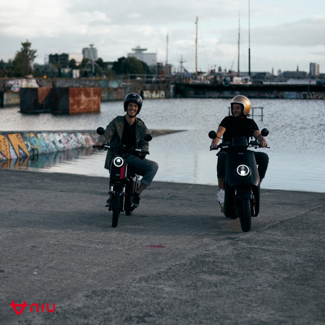 Tell us why you think 2 wheels are better than 4!
.
.
.
.
📷 @remco_sijtzema

#electric #volts #goelectric #2wheels #motorbike #moped #electricmoped #smartscooter #emoped #zeroemissions #fun #havefun #explore #congestion #electricvehicle